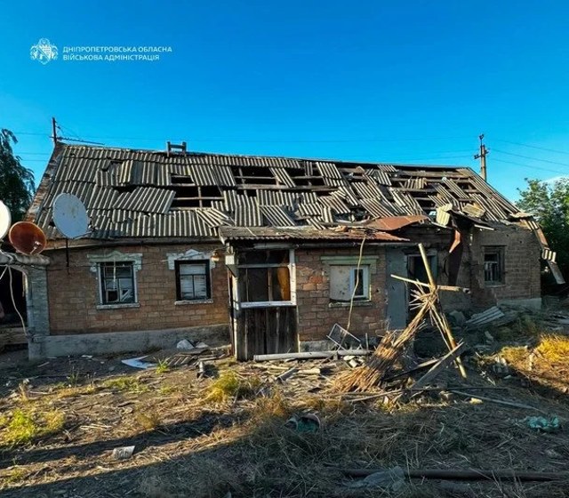 Наслідки удару дронів по Нікополю 12 липня 2026 року: пошкоджені магазин і недіюча будівля