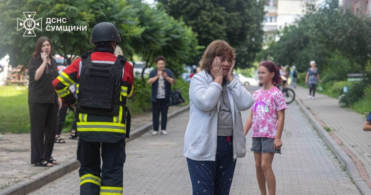 Цивільне торговельне судно, яке горить у Чорному морі після російської атаки дрона, 14 липня 2026 року