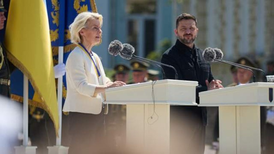 Президент України Володимир Зеленський та президентка Єврокомісії Урсула фон дер Ляєн під час спільної пресконференції у