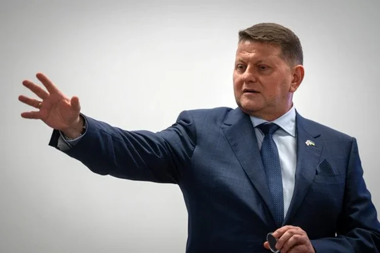 Валерій Залужний виступає на нараді послів у Києві