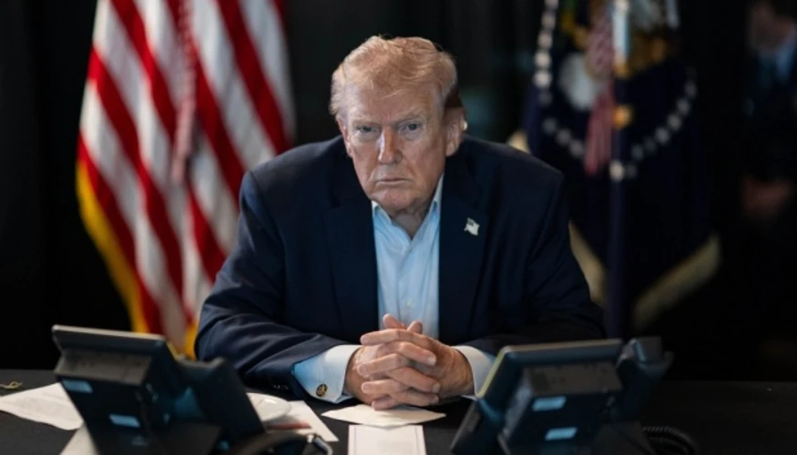 Дональд Трамп під час прогулянки полем для гольфу в графстві Клер, Ірландія, на тлі турніру Irish Open