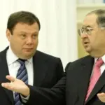 Прапор ЄС на тлі символіки санкційного переліку