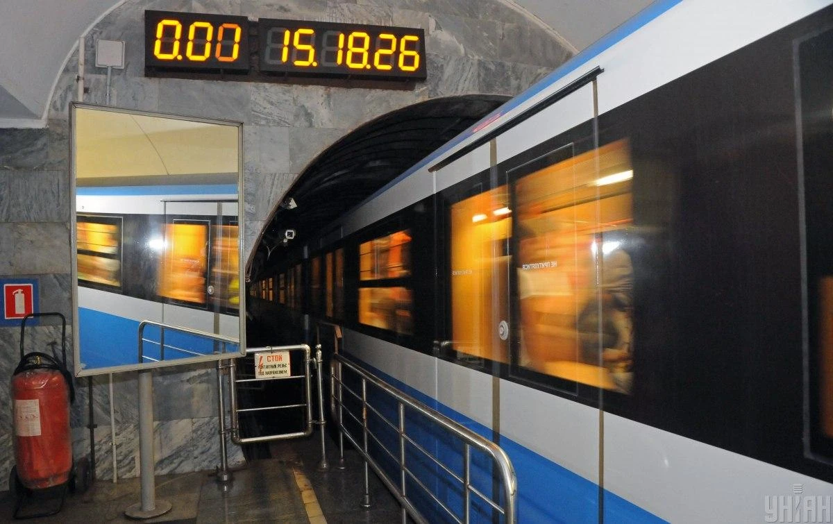 Київ подовжує роботу метро та наземного транспорту через нові години комендантської години