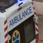 Наслідки влучання ворожого дрона біля багатоквартирного житлового будинку в Сумах.