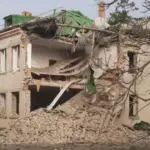 Наслідки удару з РСЗВ по цивільних об'єктах у селі Дмитрівка