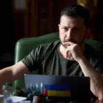 Президент Володимир Зеленський під час брифінгу в Прилуках 8 жовтня 2026 року
